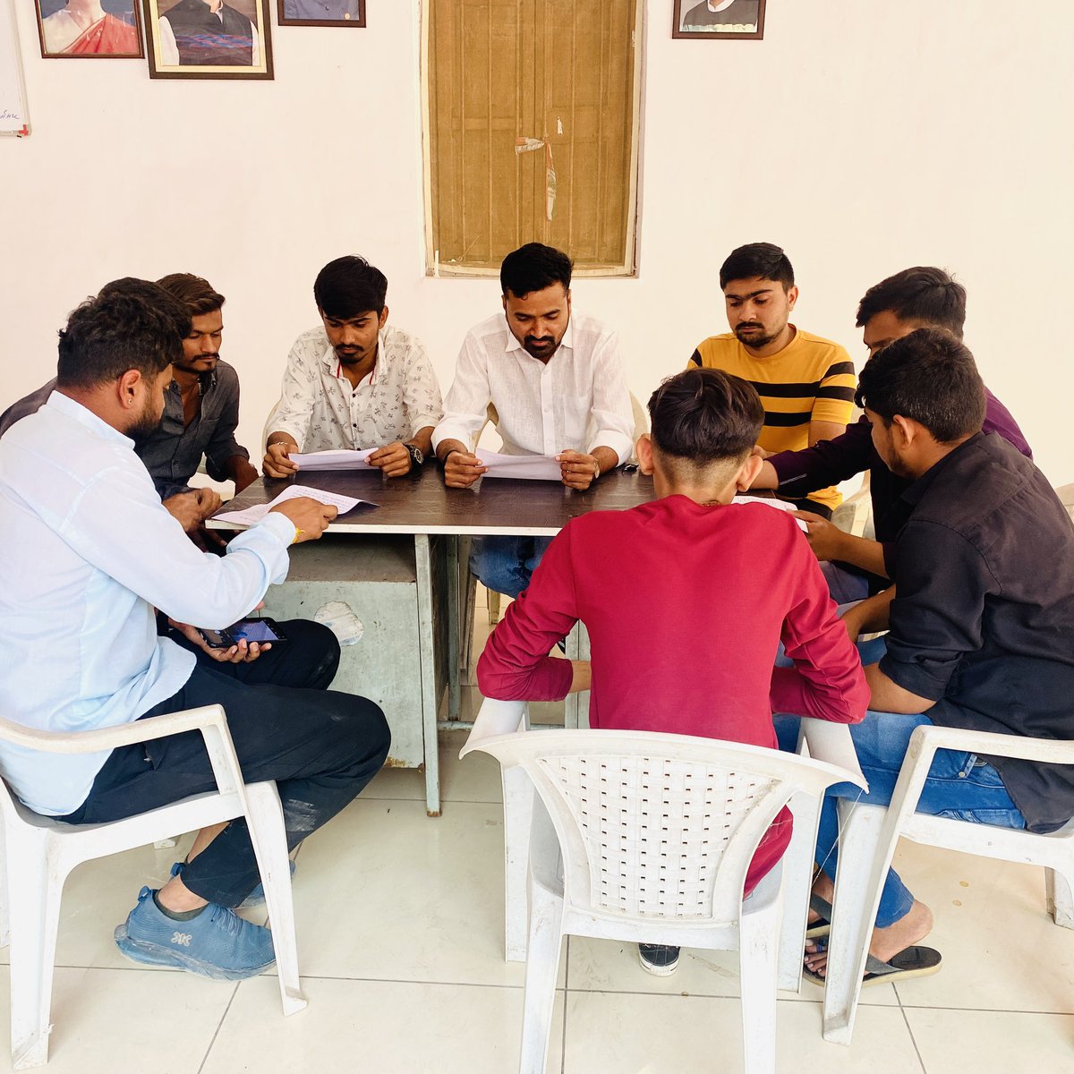 kishan_rathod09's tweet image. ધોરણ-૧૦ અને ધોરણ- ૧૨ બોર્ડની પરીક્ષાને લઇ પોરબંદર જિલ્લા NSUI દ્વારા હેલ્પલાઈન શરૂ, પરીક્ષા દરમિયાન પરીક્ષાર્થીને કોઈ પણ સમસ્યા કે પ્રશ્ન ઉદ્ભવે તો NSUI નો સંપર્ક કરી શકશે.

#PorbandarNSUI #HelpLineNumber #BoardExams2023 @GujaratNSUI @arjunmodhwadia