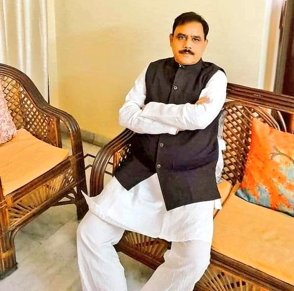 Chandra Bhushan (मोदी का परिवार) tweet media