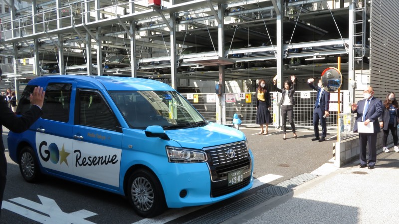Nihonkotsu_Taxi's tweet photo. 本日より、アプリ専用車『GO Reserve』と、パートタイムによる専用乗務員『GO Crew』が始動しました。
多様性に応じた新しい働き方を提供し、アプリ配車の供給不足、乗務員不足解消を目指します。
https://t.co/gzOXxLdB0a
#日本交通
#ハイヤー
#タクシー
#MobilityTechnologies
#MoT
#GO https://t.co/c360PEWOOn