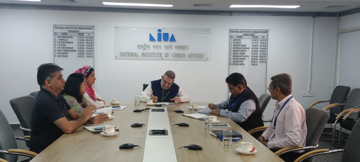 wash_institute's tweet photo. @wash_institute & @NIUA_India have signed a MoU on 7th March 2023 to promote strategic & cooperative partnership by sharing areas of synergy focusing on the #capacitybuilding sector on #UsedWaterManagement & #FSSM across #UrbanIndia
@SwachhBharatGov @usaid_india @NFSSMalliance https://t.co/o97TySro9c