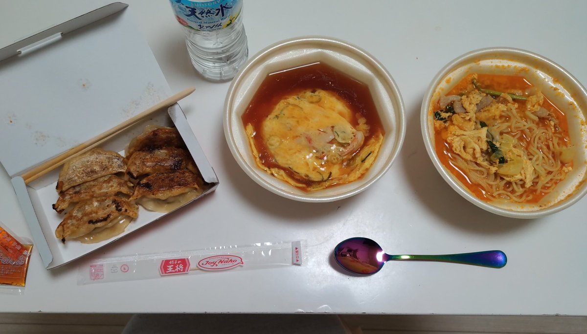 Zz_SPEC_TRUM_zZ's tweet photo. 王将で腹パンコーデ🤣
今日はジャケットいらん‼️暑い‼️
 #餃子の王将
 #豚辛ラーメン
 #天津チャーハン
 #にんにくゼロ餃子
 #dunkSBmid
 #スニーカー好きな人と繋がりたい https://t.co/E8wep3hagx