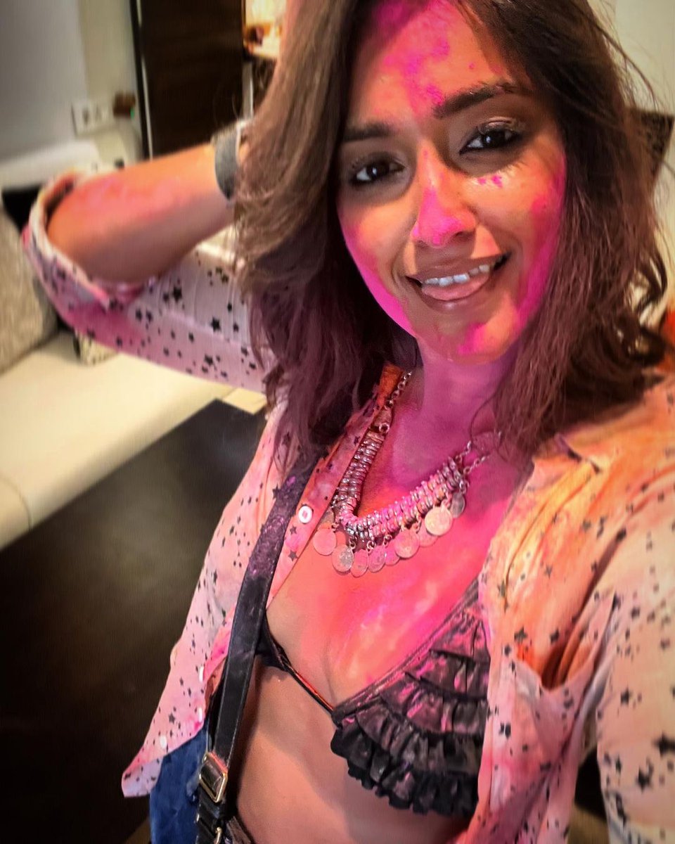 Happy holi guys <a href="/Ileana_Official/">Ileana D'Cruz</a> #ileanadcruz #holi #holi2023 #HolikaDahan