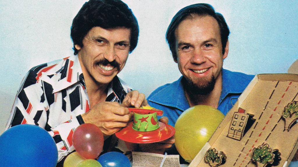 doritobob269's tweet photo. @trottimus and @Rossperu You guys definitely could impersonate Deane and Rob from Curiosity Show. It'd make for a hilarious sketch https://t.co/Widm80vkwq