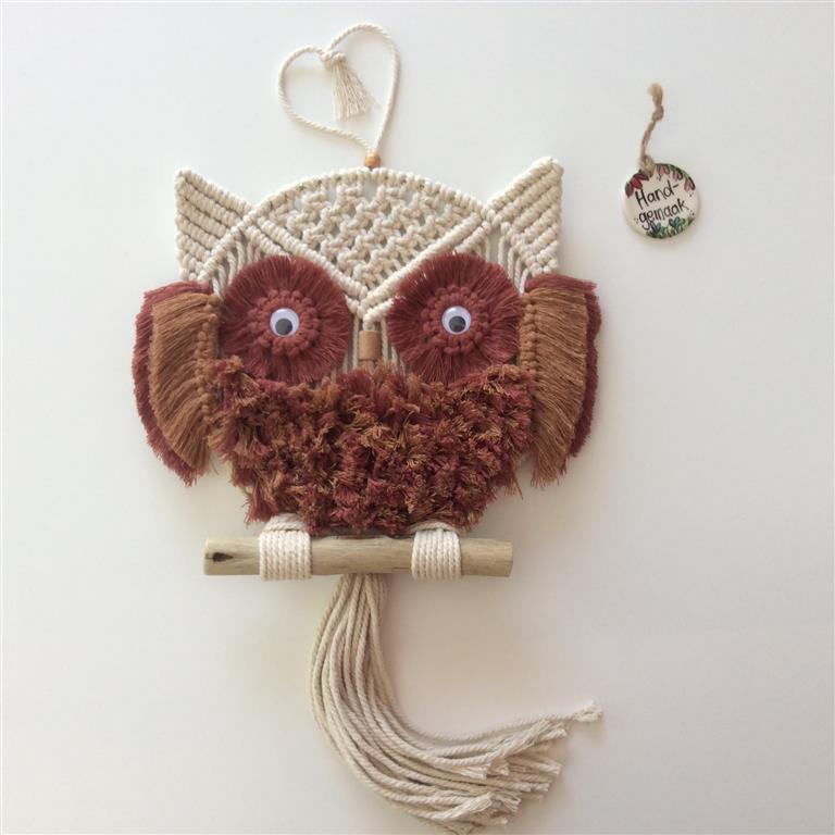 MacrameCraftSA's tweet image. New to my collection is a multi-colour Owl. I love this little fellow 🥰.

#macrame #macrameowl #colourful #macrameartist #wallhanging
#havingfun
#proudlysouthafrican #backtheunderdog #local
#smallbusiness
#macramelove
