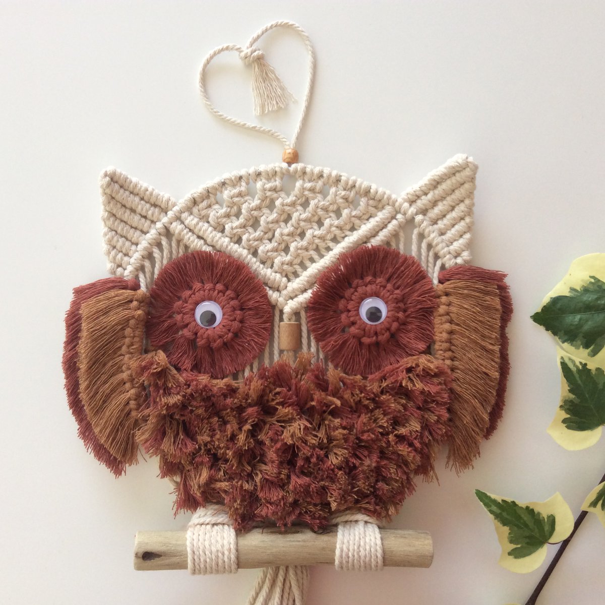 MacrameCraftSA's tweet image. New to my collection is a multi-colour Owl. I love this little fellow 🥰.

#macrame #macrameowl #colourful #macrameartist #wallhanging
#havingfun
#proudlysouthafrican #backtheunderdog #local
#smallbusiness
#macramelove