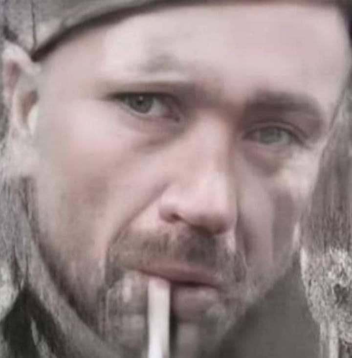 «Я думал, такое бывает только в фильмах. Я думал, что человек не может ТАК смотреть в лицо смерти. Зная, что настал твой последний миг.

Теперь я знаю, что такое достоинство»

Героям слава!