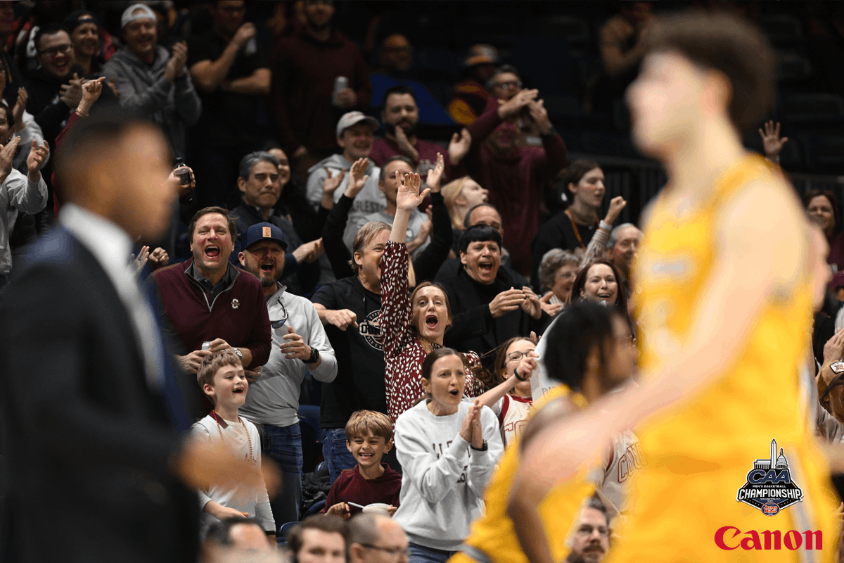 CAABasketball's tweet photo. Gotta show some love for the @CofCBasketball fans

@CanonUSAimaging Photo of the Game ⬇️ https://t.co/Ziq8og8idi
