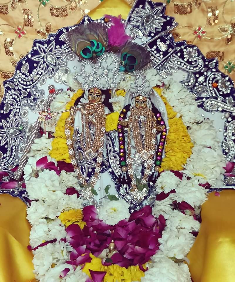 श्री राधा मान बिहारी लाल जी 💛🙏