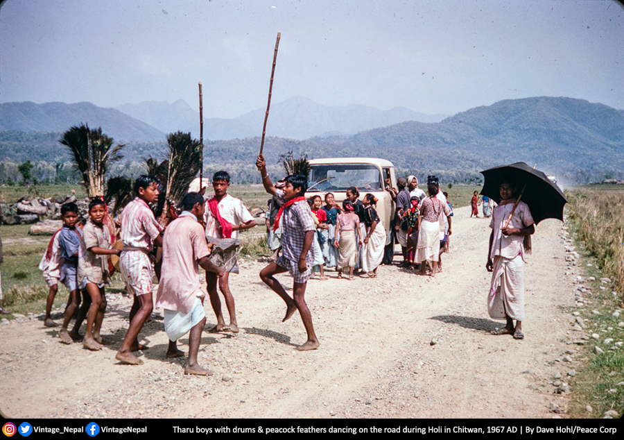 Vintage Nepal - इतिहासमा नेपाल (@vintage_nepal) on Twitter photo #HappyHoli
Tharu boys with drums & peacock feathers dancing on the Rapti River road stopping the traffic during the Holi festival in Chitwan.
1967 AD (वि सं २०२३) | By Dave Hohl/Peace Corp <a href="/Vintage_Nepal/">Vintage Nepal - इतिहासमा नेपाल</a> #HappyHoli
Tharu boys with drums & peacock feathers dancing on the Rapti River road stopping the traffic during the Holi festival in Chitwan.
1967 AD (वि सं २०२३) | By Dave Hohl/Peace Corp <a href="/Vintage_Nepal/">Vintage Nepal - इतिहासमा नेपाल</a>