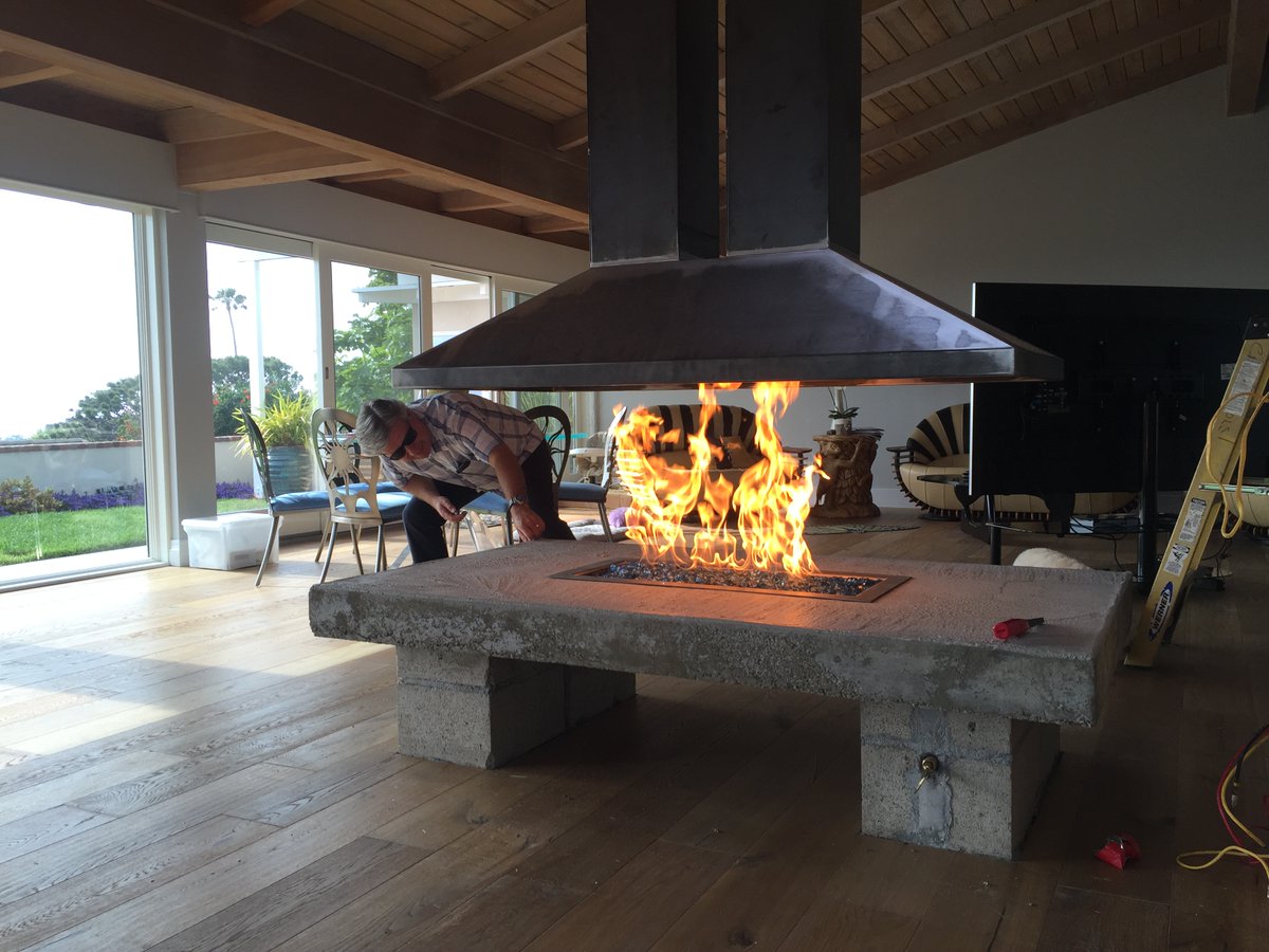 FireplaceOC's tweet photo. You may not feel the need for a fireplace to warm up the house, you will probably agree that a lovely fire is a perfect thing at the end of a day of beach fun in the sun - https://t.co/dxvhhITr7M #fireplace #homeowner #dreamhome #homeimprovement #customhomes #orangecounty https://t.co/5SAgJCRe7n