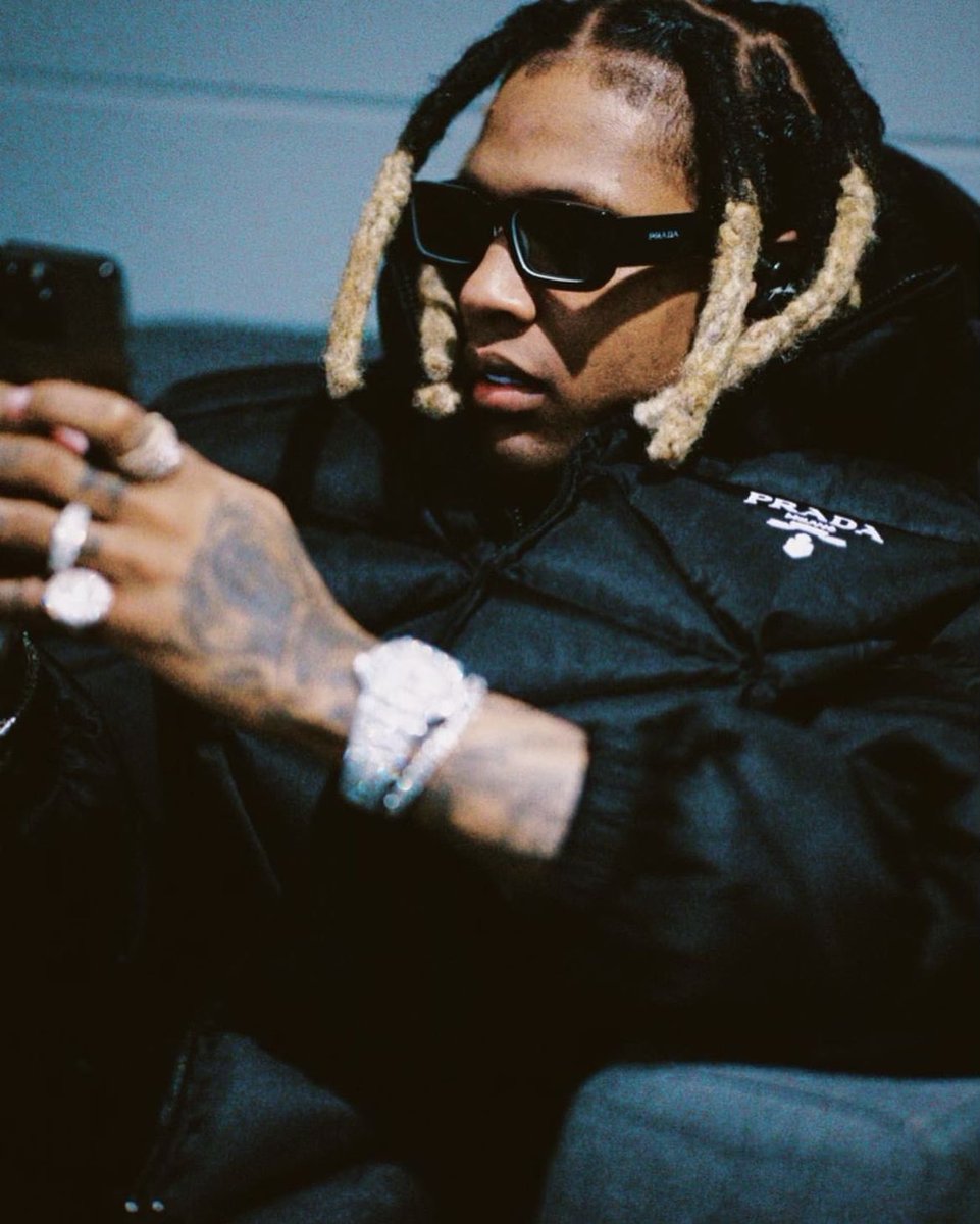 Dreamvillefest's tweet photo. Texting the groupchat to plan the #DreamvilleFest2023 trip like… 🤳🏾 @lildurk https://t.co/sYUaDYPRfq