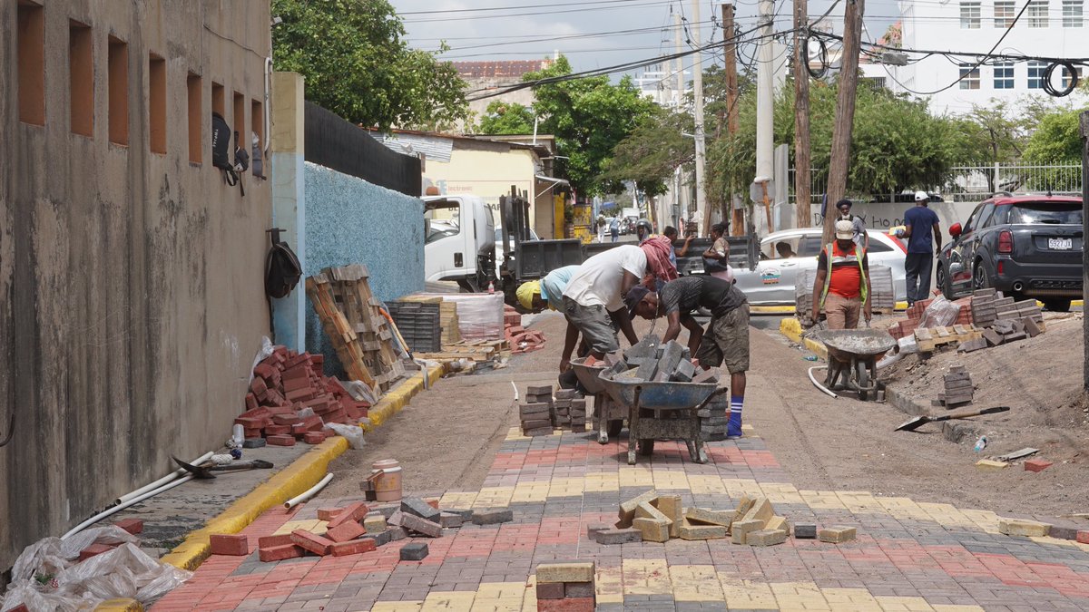 DWilliamsJam's tweet photo. Wake the town and tell the people. #StillBelieving in a better Downtown Kingston. #KulchaKey #ArtDistrict 

📍#MarkLane https://t.co/53YitHQBY3