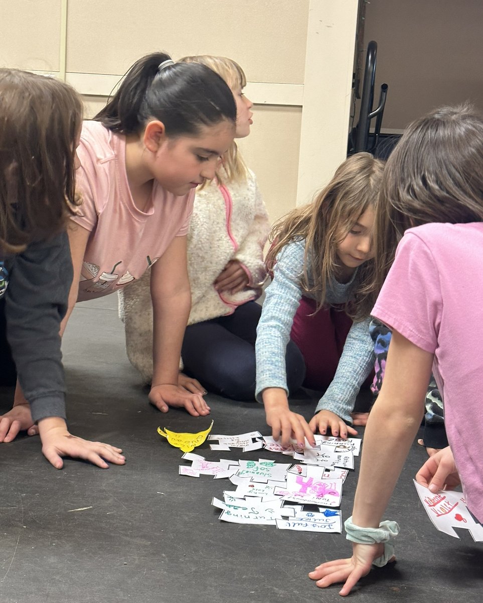 We meet rain or shine! Making connections doesn’t stop for the weather.
¡Nos encontramos con la lluvia o el sol! Hacer conexiones no se detiene por el clima.
#spring #rainydays #getingconnected