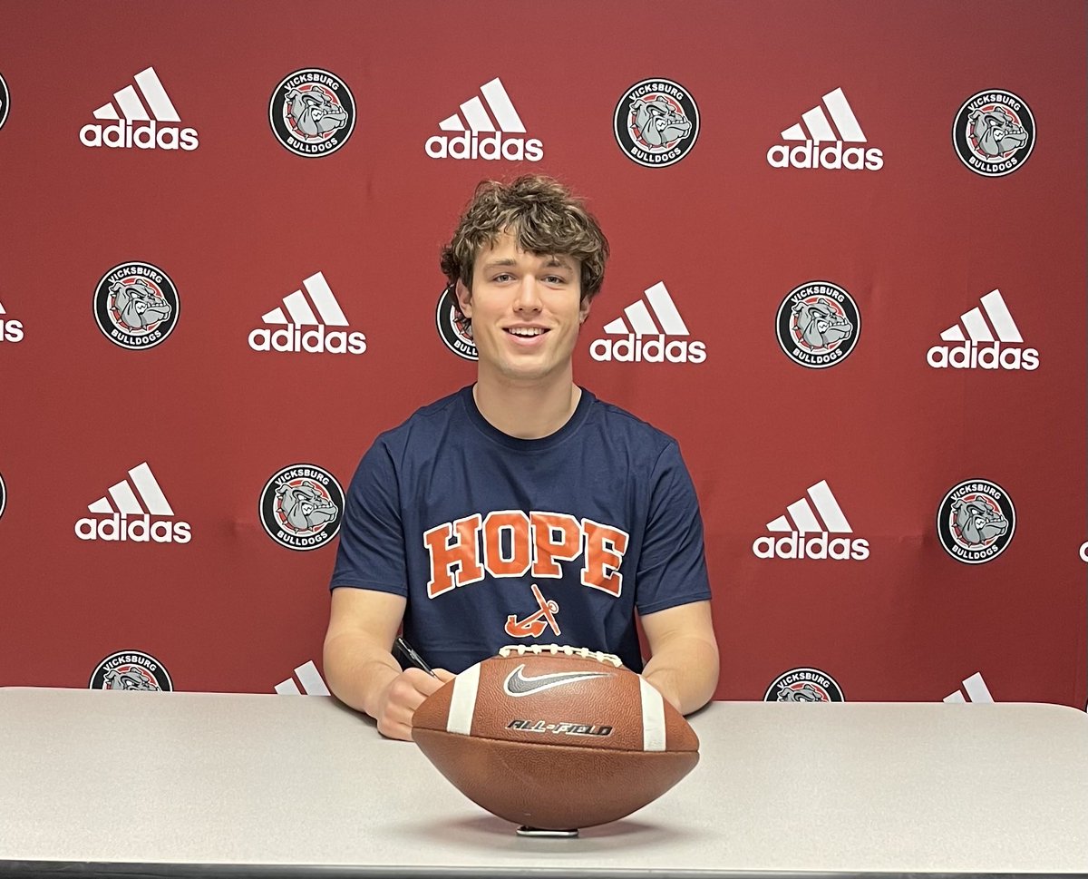 Vicksburg standout athlete Grant Anderson who earned 11 varsity letters at VHS will take his football talents to ⁦<a href="/HopeCollege/">Hope College</a>⁩ ⁦⁦<a href="/PStuursm/">Peter Stuursma</a>⁩  #AnchorsUp