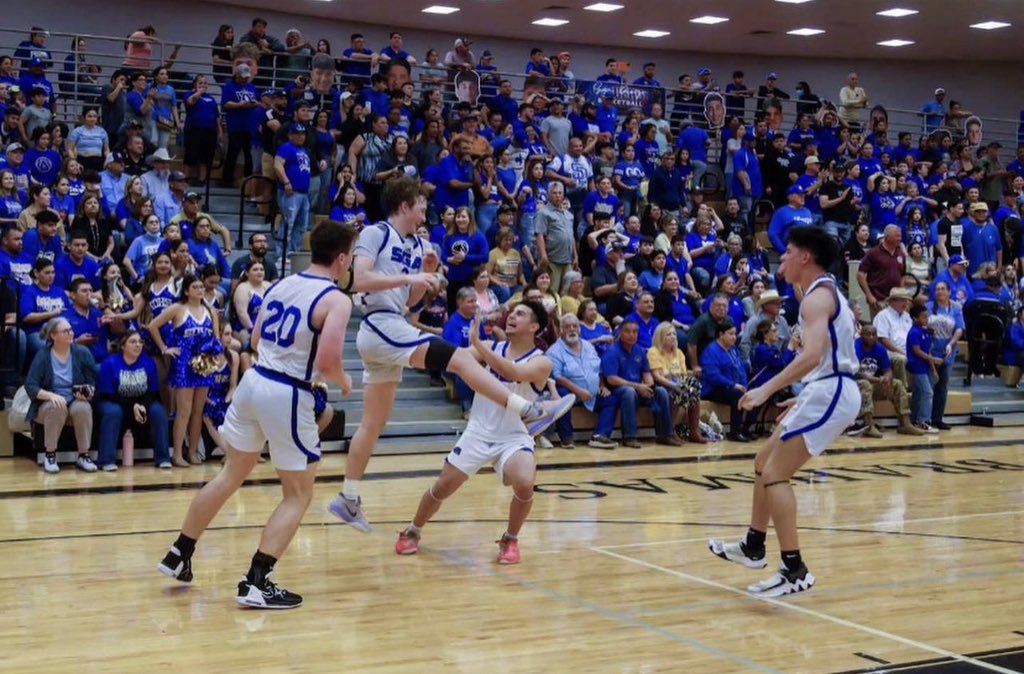 Kaydenmcclure02's tweet photo. Senior season has officially came to a close.. 
District 32-3A Co-MVP ✅
1600+ points ✅
Regional tournament ticket ✅
All-time leading scorer in school history ✅
These achievements would not have been possible without my teammates, my coaches and all our fans constant support. https://t.co/ltwdXRSYEF