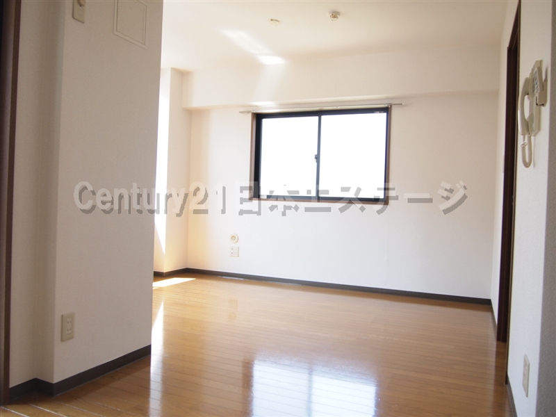 nihon_estage's tweet image. 🌿1LDK
都営浅草線・馬込駅🚋徒歩10分
🔹家賃　121.000円　管理費　4.000円
🔹敷金,礼金　1ヵ月
🔹RC造地上3階地下1階建・2階部分

日当たりのいい角部屋です🌞駐輪場無料💕

◇バイク置き場月額 3.000円
◇屋根あり駐車場月額 27.000円
(要空確認)
＃オートロック　＃システムキッチン　＃宅配BOX