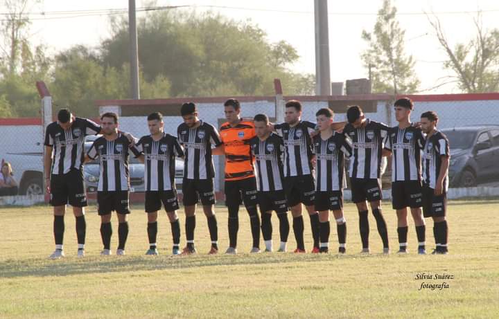 Con la frente en alto, en las malas mucho más🤍🖤🤍