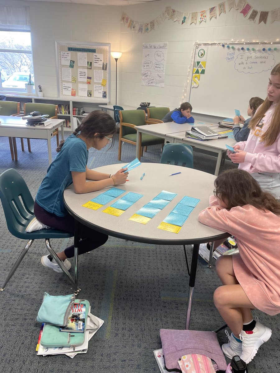 SeamanELA's tweet photo. Fun theme sort activity today! Thanks @wmswritergal  for the idea! https://t.co/wSsuUFwoGV