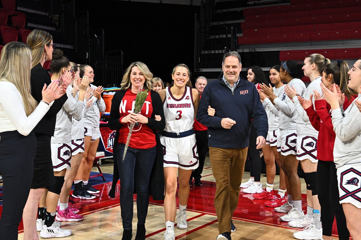 NJITWBB's tweet photo. 𝗧𝗵𝗮𝗻𝗸 𝗬𝗼𝘂 𝗦𝗲𝗻𝗶𝗼𝗿𝘀

👉🏻 @graceplummer5 

📸📸📸 

#RollTech ⚔️ https://t.co/FNz8CJkDmg