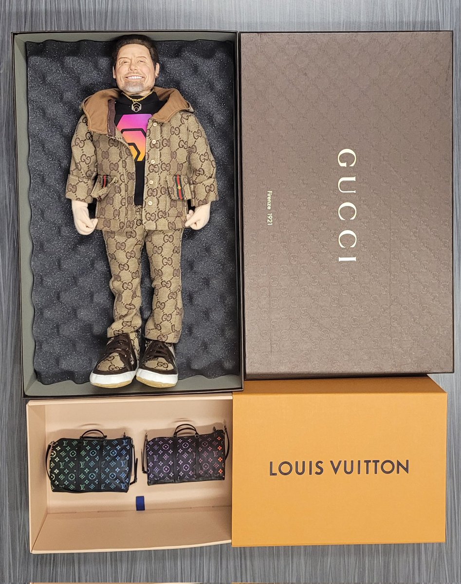 PulseApe's tweet image. Jeez such negative responses to outrage marketing!!! Okay I&apos;ll show you what&apos;s inside the boxes lolz. Enjoy everyone....🍌🦍
#HEXICAN #HEXFLEX 
@RichardHeartWin