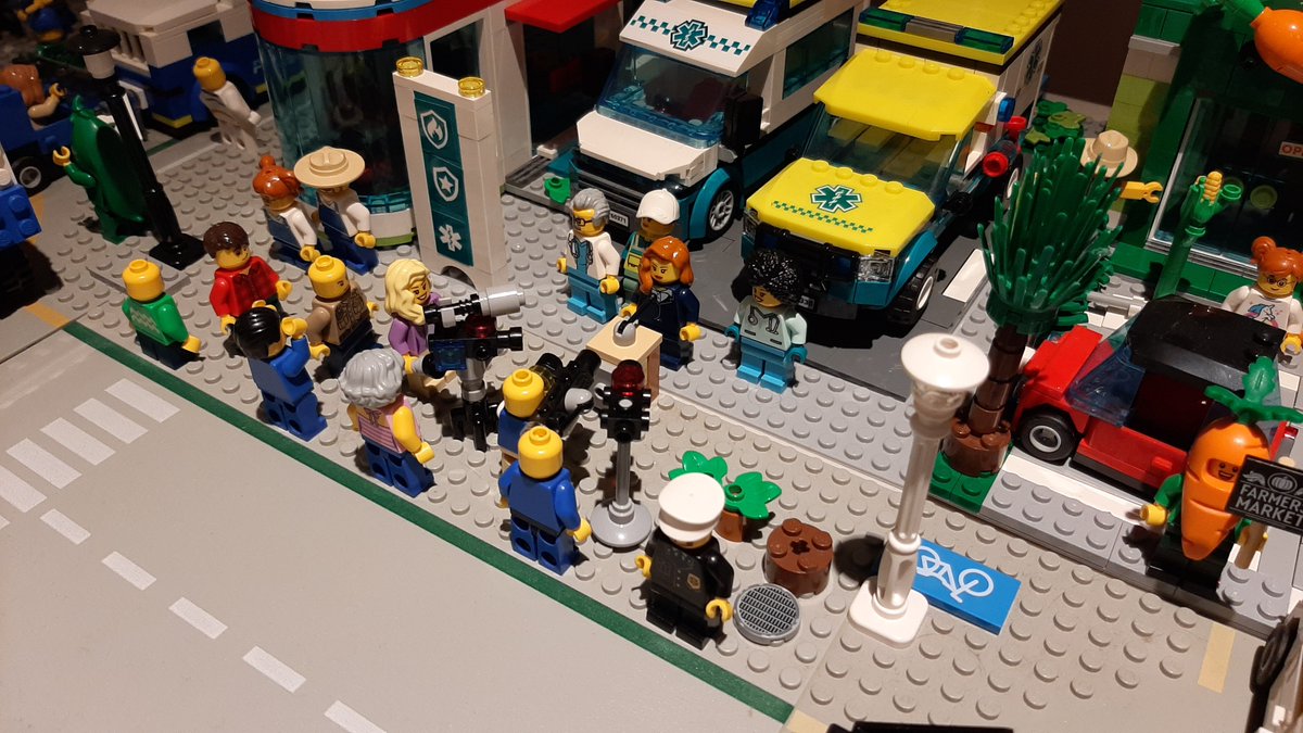 Bigmanbalogh25's tweet photo. Mayor Beckie Brick (LMP-Legoville) gives a press briefing outside the new Queen Bricktoria Hospital.

"We were the only city with no Hospital in the city core, as of today not anymore."

#YQG #JRN428 #Legoville #Politics @PoliLego. https://t.co/VRSk2ltVHi