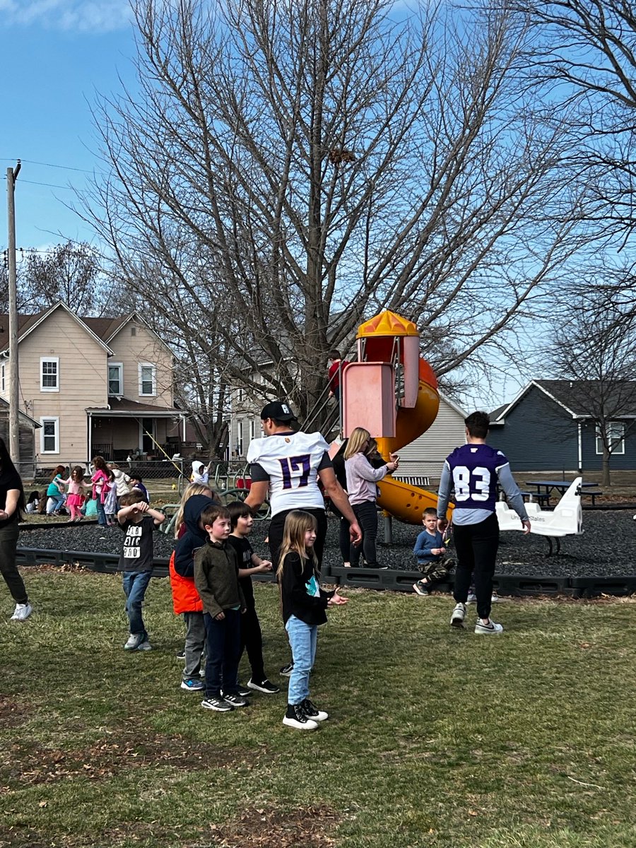 WIUFootball's tweet photo. Always fun to make new friends https://t.co/VGRY4YFJEz