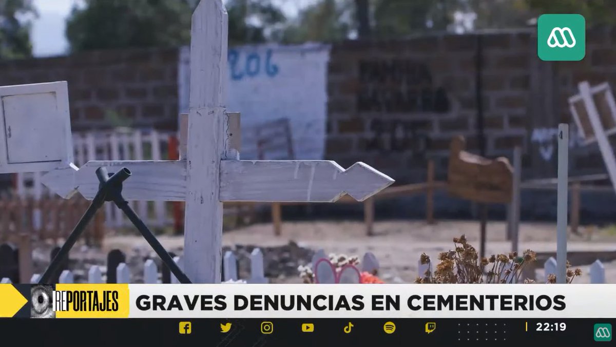 meganoticiascl's tweet photo. 📺 #MeganoticiasPrime | Graves denuncias a cementerios que cobraban millones por sepulturas sin tener los permisos. Todos los detalles en este nuevo #MegaReportaje.
📡 Señal en vivo » https://t.co/6Gu7yzGMH7
📡 Señal YouTube » https://t.co/xrKaRtd4wt https://t.co/AE0iNn7J1e