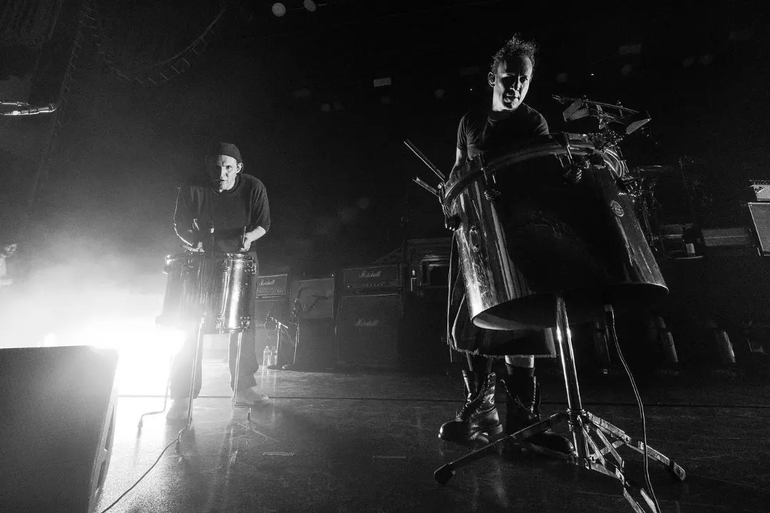 Josh on 🔥, last night with <a href="/janesaddiction/">Jane's Addiction</a>!

Bakersfield - CA, March 3.

📸: Carlo Cavaluzzi

🌐🤘

#pluralone #joshklinghoffer #janesaddiction #perryfarrell #ericavery #stephenperkins #tour #music <a href="/Pluralone1/">Pluralone</a> <a href="/perryfarrell/">Perry Farrell</a> <a href="/ericavery/">Eric Avery</a> <a href="/stephenperkins/">Stephen N. Perkins</a>