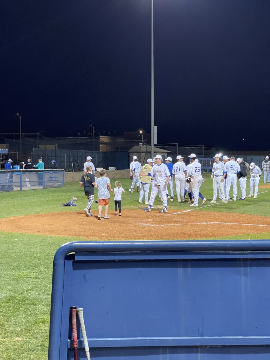 CoachBradClark's tweet photo. Can’t beat celebrating a big time @Jacketsball District WIN! Great performances by @EastonCosta &amp; @D_Fittro on the bump and @The_CashW &amp; @RJJackson1501 at the dish! First of many boys! #StingEm🐝🤙 https://t.co/zBrTamlMzN