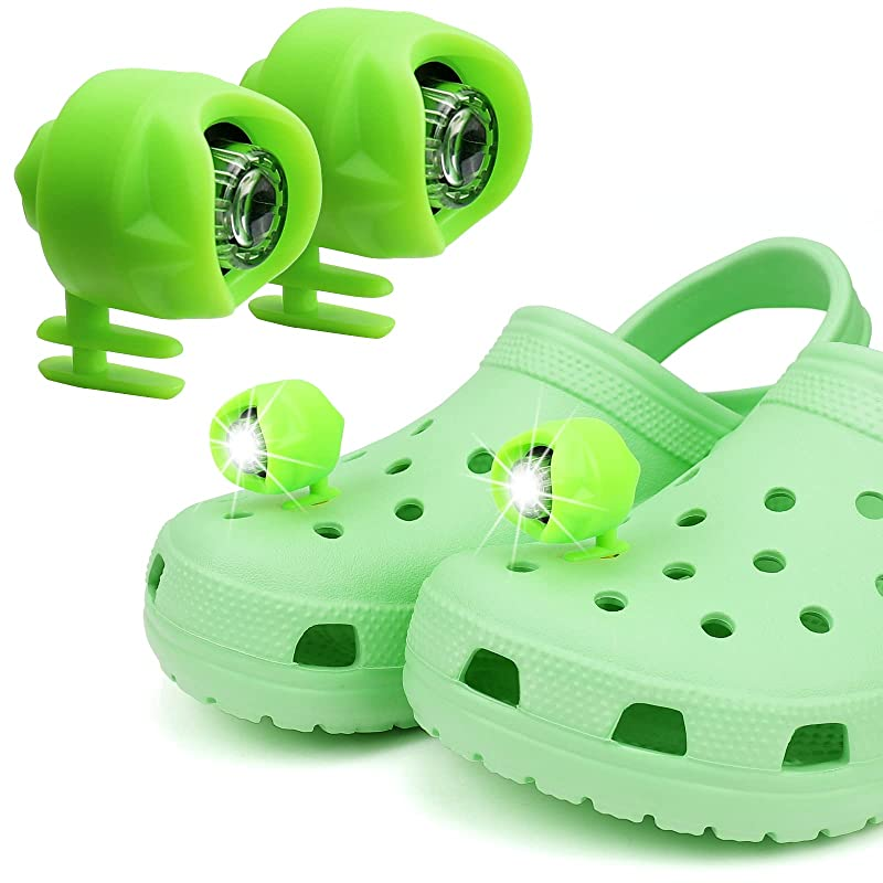 ibteedles's tweet photo. How cute are these Croc Headlights https://t.co/qfa8WZJNSO https://t.co/pXHk5hnFLi