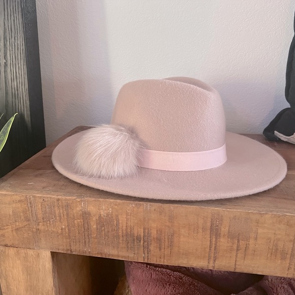 So good I had to share! Check out all the items I'm loving on <a href="/Poshmarkapp/">Poshmark</a> #poshmark #fashion #style #shopmycloset #underarmour #papaya #target: posh.mk/Wy8ARqVFXxb