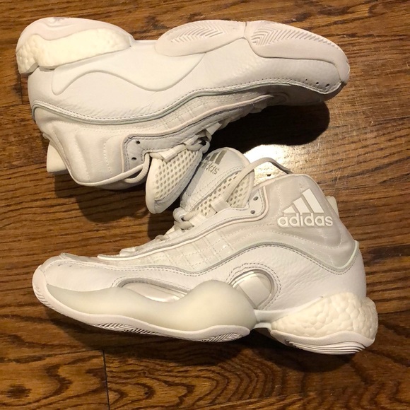 swayculture's tweet photo. So good I had to share! Check out all the items I'm loving on @Poshmarkapp #poshmark #fashion #style #shopmycloset #adidas #secrettreasures #peoplesliberation: https://t.co/WsNZW7UmDt https://t.co/pHdKNPHxI3