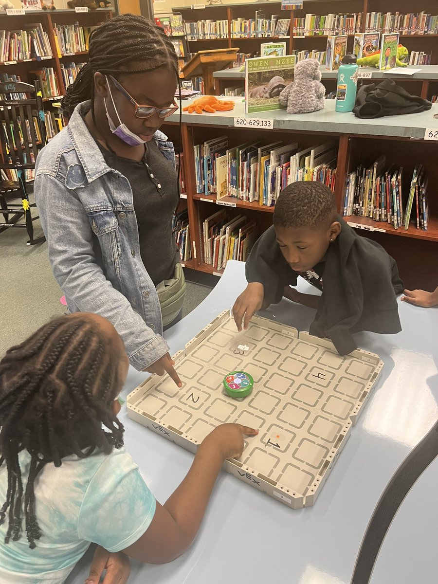 DowdyOHES_MC's tweet photo. @VEXRobotics with @ASAP_OHES and our fabulous Digital Learning Coach, @Jchilds05. The kids enjoyed the San Diego Zoo Escape Room! @OHES_Covington @NewtonCoSchools @SamoraHoward @DeenajSams https://t.co/meqW1S4scC