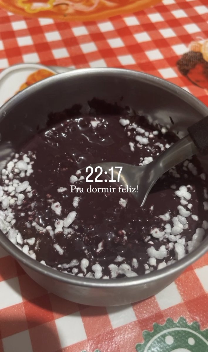 leticiarochag_'s tweet photo. A @_mannuspfc me mandando a foto do açaí dela 😒// eu mandando a foto do meu açaí 😌😋 https://t.co/NPJJ5Hvrav