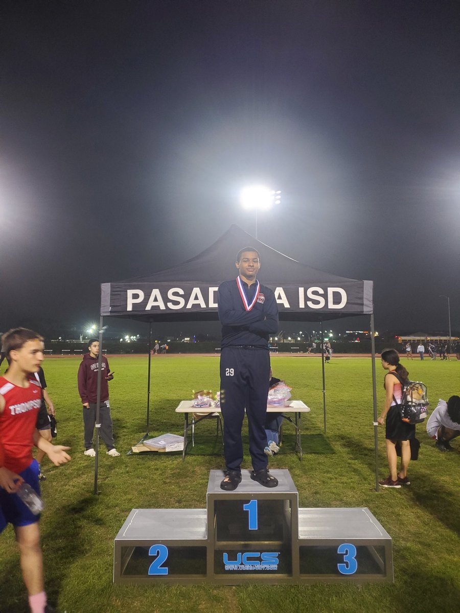 BondyAthletics's tweet photo. After field events night.....7th grade is sitting in FIRST PLACE behind DeShawn Branch's Long jump district championship and high jump district runner up! https://t.co/xkUN7z475n