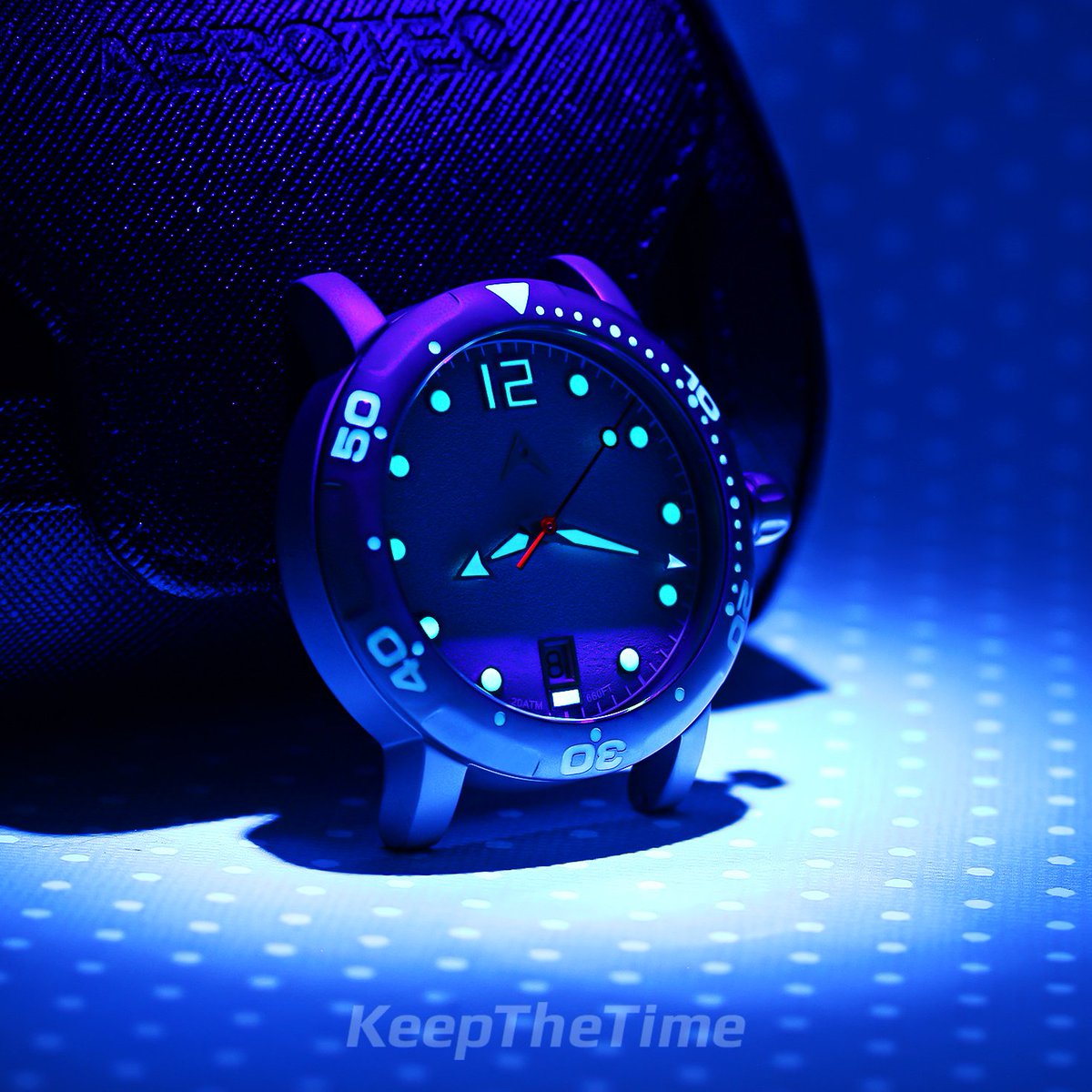 KeepTheTime's tweet photo. A little lumeshot action for Blue Watch Monday nighttime edition... #keepthetime https://t.co/hBl7xYhhrs