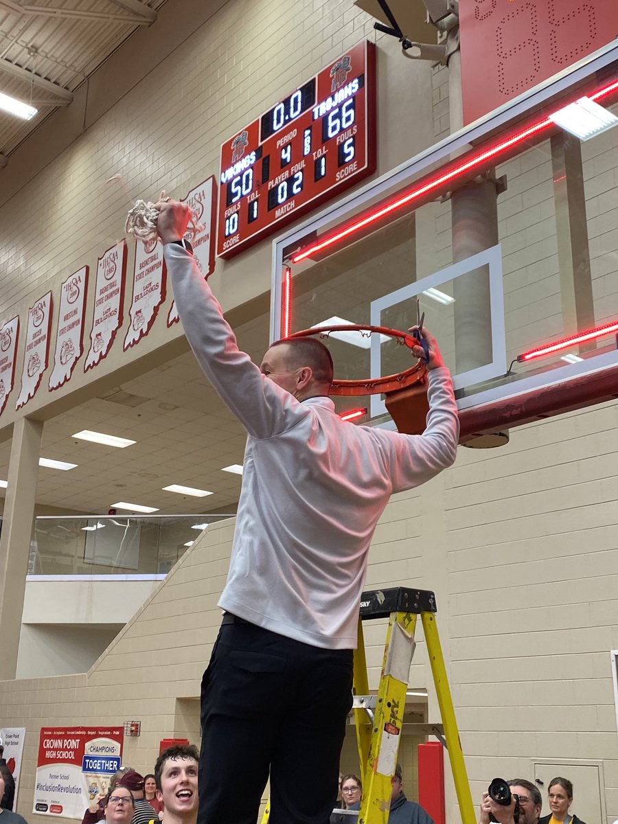 Urb cutting down the nets never gets old! <a href="/Trojan_HoopsCHS/">Chesterton Basketball</a>