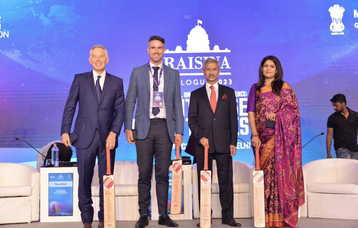 At #RaisinaDialogue2023, presenting bats specially curated for the 1983 World Cup Opus to EAM <a href="/DrSJaishankar/">Dr. S. Jaishankar</a>, ex-PM of UK Mr Tony Blair, <a href="/KP24/">Kevin Pietersen🦏</a> &amp; <a href="/palkisu/">Palki Sharma</a> 

Thank you <a href="/samirsaran/">Samir Saran</a> &amp; <a href="/raisinadialogue/">Raisina Dialogue</a> for creating this opportunity.. 

#OpusIndia