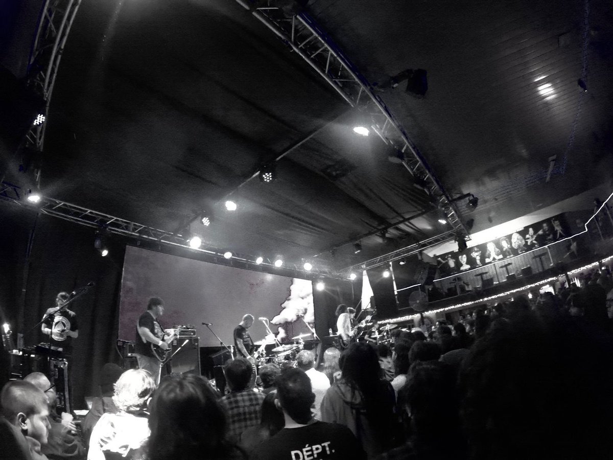 Estamos muy agradecidos y conmovidos por el evento que tuvimos ayer junto a Deafheaven. Es muy valioso para nosotros poder contar con el apoyo que nos brindan y el crecimiento que ha tenido Voragine desde la autogestión y el esfuerzo diario.