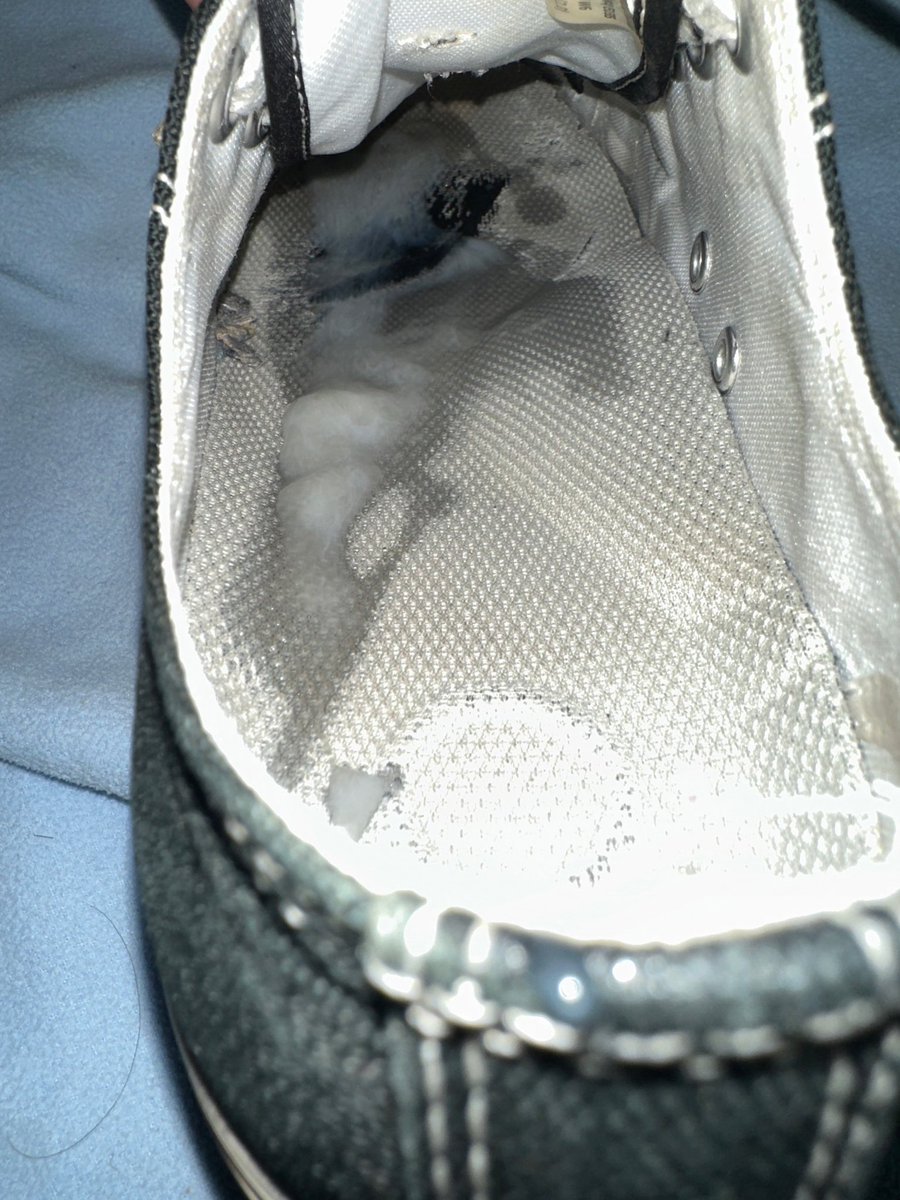 關於搭訕這件事
就只想射鞋而已
工作太忙⋯三個禮拜沒有清槍
就約了一個大學生⋯
跟她借了鞋子⋯發洩一下
射完之後就穿著 請她看了一場電影
看完電影再請她吃個燒烤
再送回家

有紅包 有飯吃 有電影看
有專車接送
完全無安全問題～
我只有喜歡鞋子這個癖好而已❤️