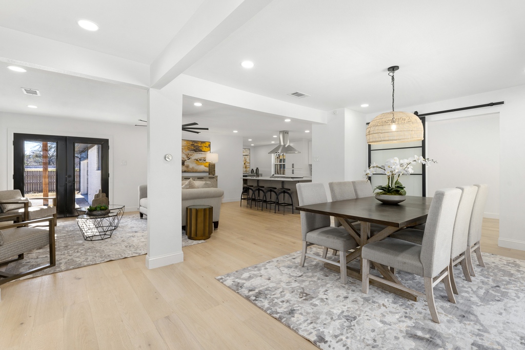 sharp_frame's tweet image. Home staging is the process of cleaning and styling a home for sale, to make the space as appealing as possible✨ Check out these photos, Before &amp;amp; After staging. What do you think? Comment below 👇🏻

#staging #homestaging #realestate #texasrealestate #sharpframemedia