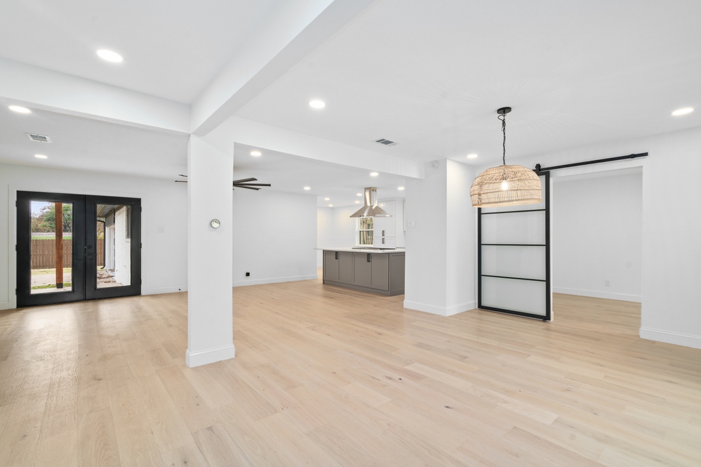 sharp_frame's tweet image. Home staging is the process of cleaning and styling a home for sale, to make the space as appealing as possible✨ Check out these photos, Before &amp;amp; After staging. What do you think? Comment below 👇🏻

#staging #homestaging #realestate #texasrealestate #sharpframemedia