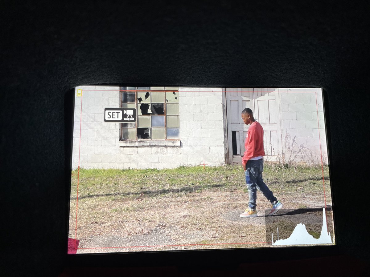 DailyMyle's tweet image. On set image from the latest episode of #VisualPerformance. Watch &quot;Painful Gains&quot; → youtu.be/k0lqmsVJ1W0