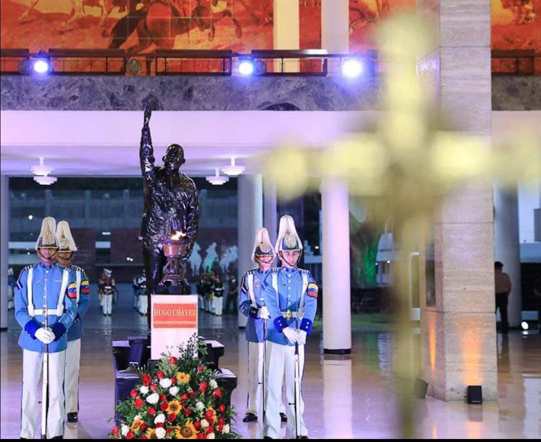 #EnNoticias | La oración Ecuménica estuvo a cargo del Obispo Militar Monseñor Benito, también se llevó a cabo el disparo de 10 salvas de cañón y palabras de reflexión por parte del  pastor de la FANB, Elyoner Delgado.