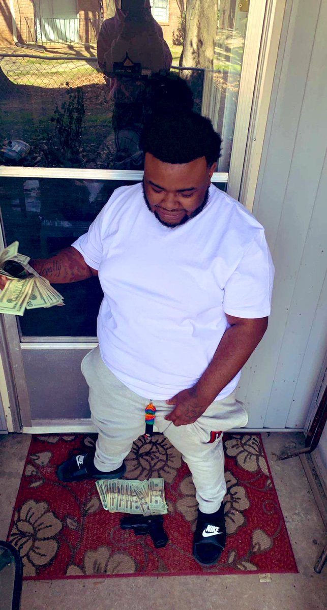 iamdopeboyJames's tweet photo. I’m out here grinding bae ♻️😍 https://t.co/bO7pWFp8cu