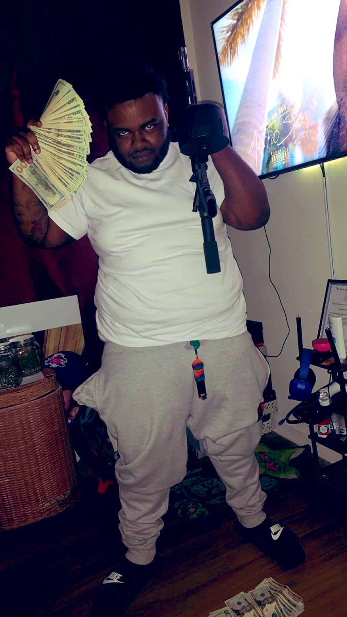 iamdopeboyJames's tweet photo. I’m out here grinding bae ♻️😍 https://t.co/bO7pWFp8cu