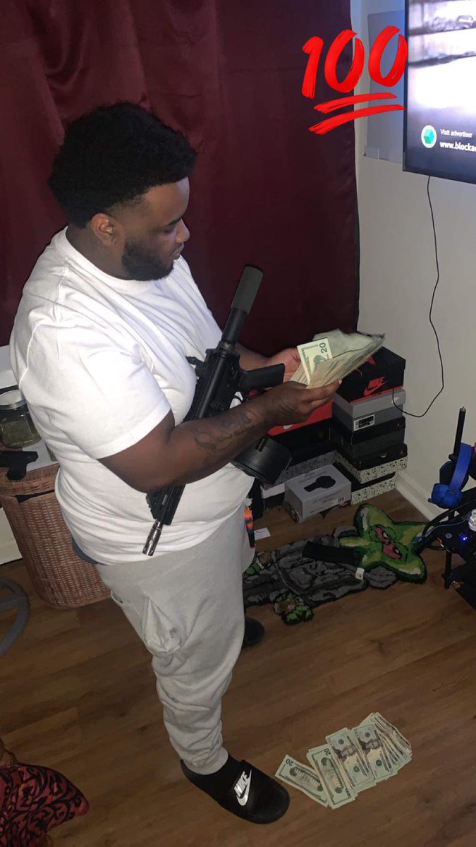 iamdopeboyJames's tweet photo. I’m out here grinding bae ♻️😍 https://t.co/bO7pWFp8cu