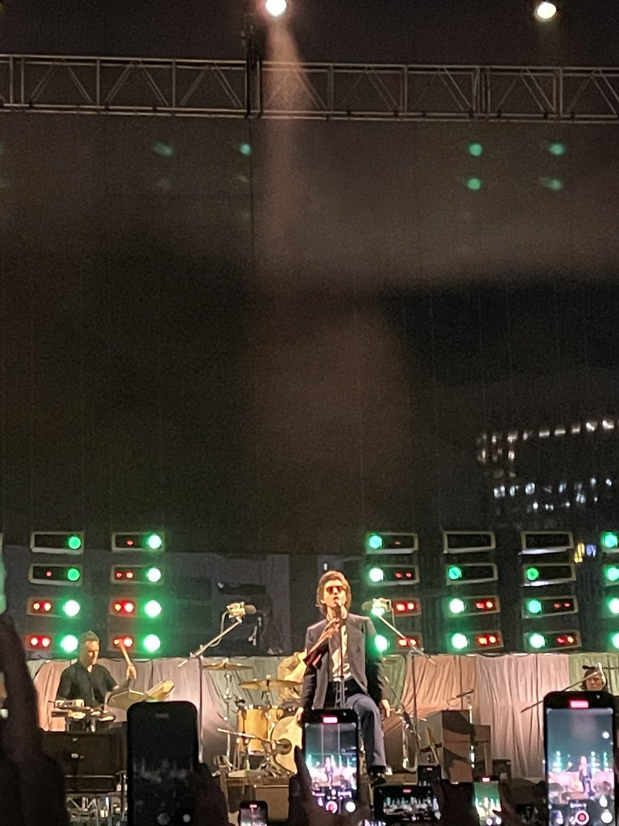 susieeeee's tweet photo. Arctic Monkeys live in Manila https://t.co/niLhjrVr35