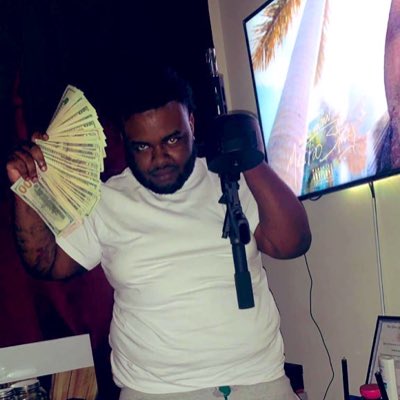 iamdopeboyJames's tweet photo. #NewProfilePic https://t.co/qzvURiM59U