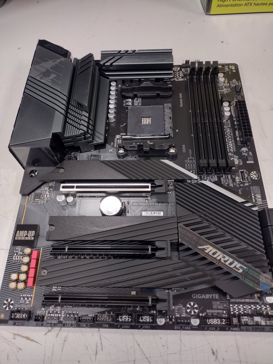 TechbenchTales's tweet image. Today&apos;s Build, Fractal Design, Nice Case
#tech #techbench #techbenchtales #technology